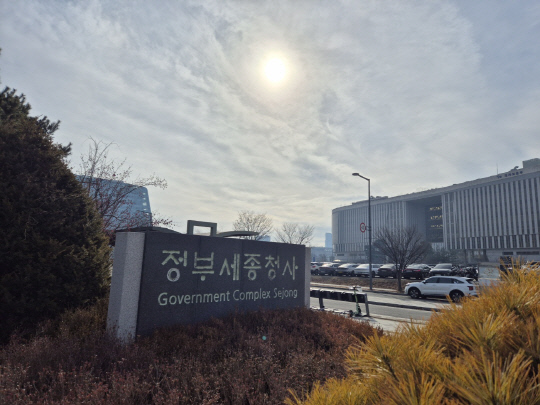 정부세종청사 전경. 조기 대선을 앞두고 정부조직 개편 논의에 공직자들의 관심이 쏠리고 있다. 디지털타임스 DB